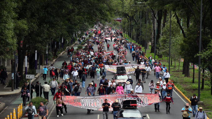 CNTE mantiene huelga nacional tras consulta cerrada en Oaxaca