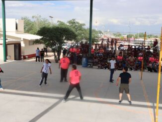 Promueven convivencia escolar con partido amistoso de voleibol