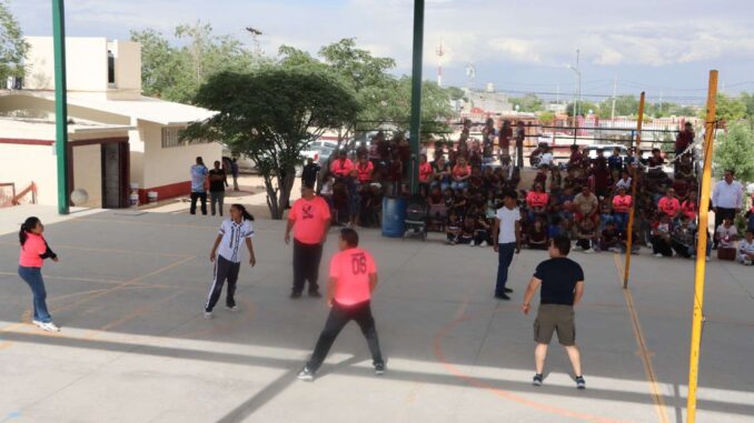 Promueven convivencia escolar con partido amistoso de voleibol