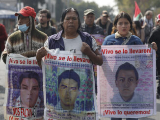 Padres de Ayotzinapa exigen retomar investigación de los 43 a doce años de su desaparición