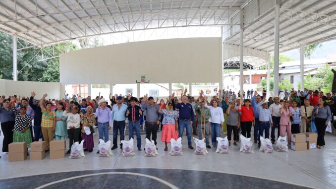 Lleva NutriChihuahua alimentos a familias y comedores escolares a Uruachi