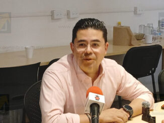 Rafa Loera calificó como falso lo publicado por manifestantes frente a palacio