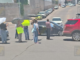 Vecinos de Cumbres III bloquean avenida Colegio para exigir solución a conflicto con Desarrollo Urbano