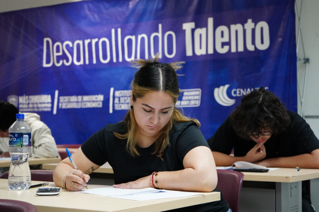 Más de 100 aspirantes presentan examen para especializarse en Taiwán en Inteligencia Artificial y Automatización