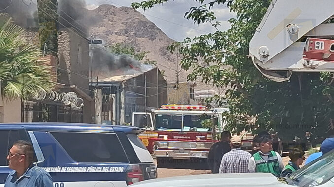 Incendio consume recicladora en la colonia 3 de Mayo; evacúan a vecinos por seguridad