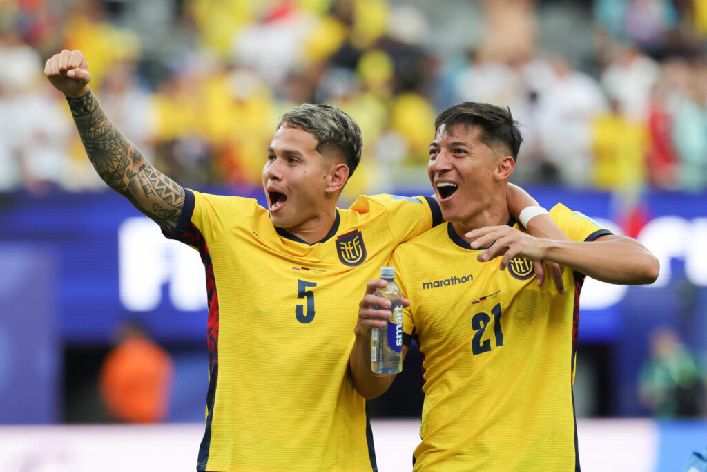 «Locales donde sea»: Ecuador ‘calienta’ el partido contra México