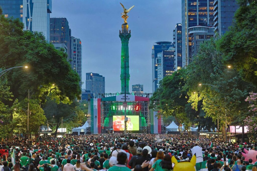 Gobierno CDMX colocará más pantallas para el México vs Ecuador; serán 39 entre el Zócalo y Paseo de la Reforma