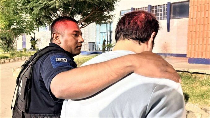 Apoyan municipales a hombre que presentaba cuadro depresivo