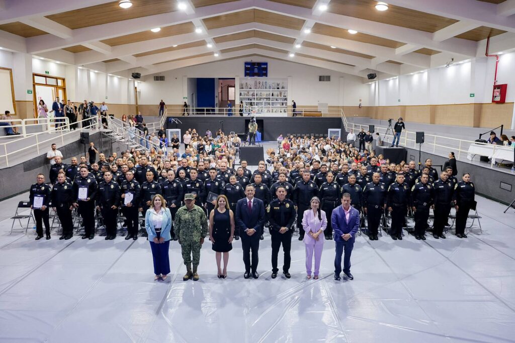 Ascienden 65 elementos de la Policía Municipal