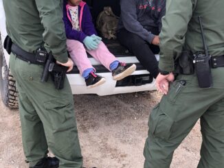 Arizona frena centro de detención de migrantes de Surprise por falta de estudio ambiental