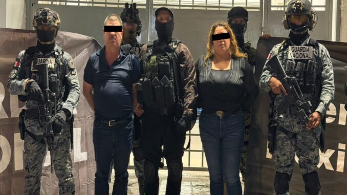 Ejército y FGR capturan a dos personas con droga y armas en la colonia 20 Aniversario