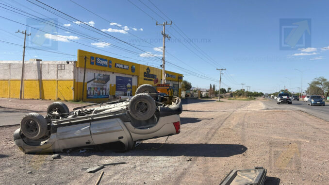 Vuelca a exceso de velocidad en carretera a Aldama