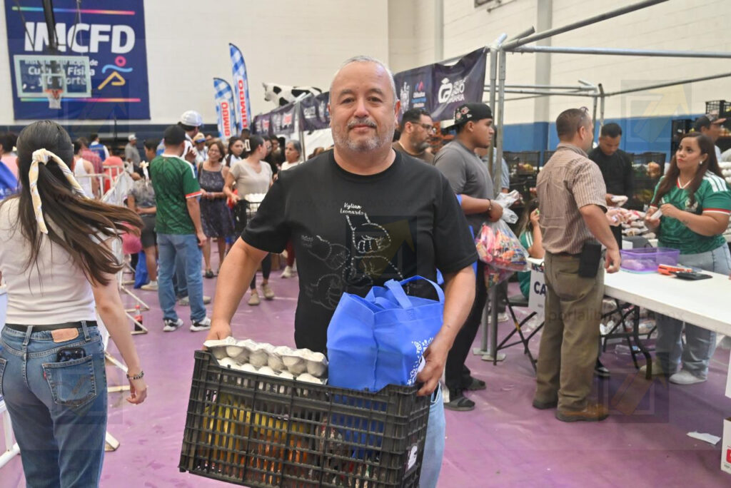 Miles de personas en el Mercadito Más Barato: Municipio destaca éxito de tercera edición
