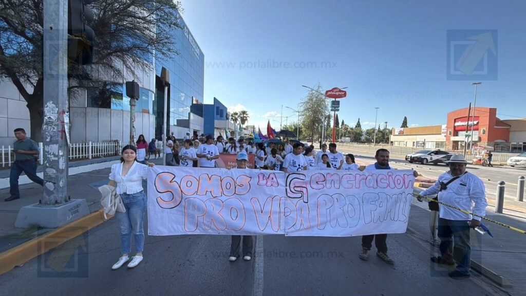 Marchan organizaciones civiles y religiosas en Chihuahua en defensa de la familia y contra el aborto