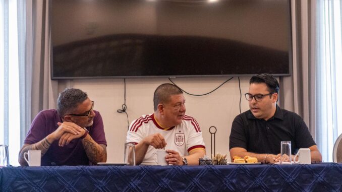 Fortalece César Jáuregui diálogo con comunicadores deportivos de Chihuahua