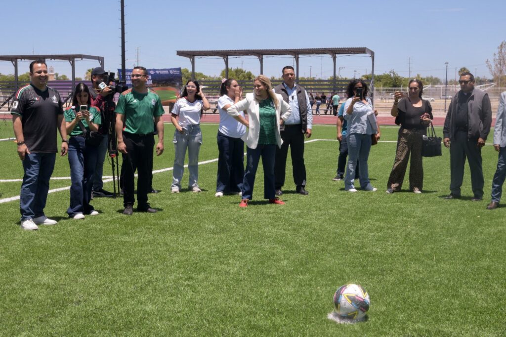 Maru Campos inaugura nueva pista de atletismo en Delicias