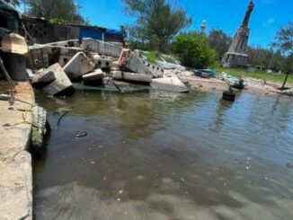 Pescadores acusan mancha de crudo en el río Pánuco; Pemex descarta que sea hidrocarburo