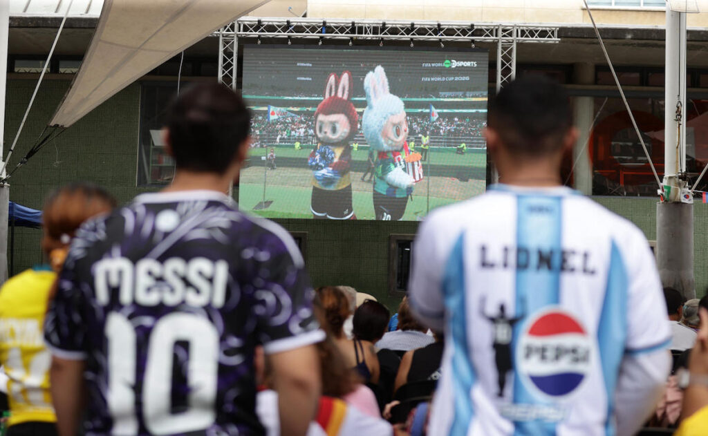 Sin la Vinotinto, pero con pasión: venezolanos celebran el arranque del Mundial en Caracas