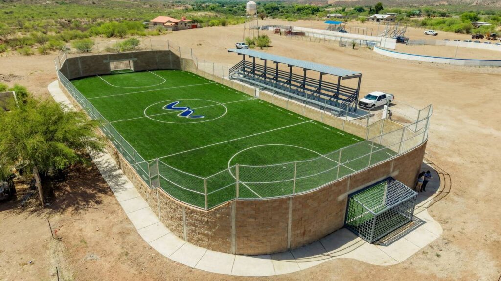 Inauguran en seccional de Guadalupe cancha de fútbol y arrancan ampliación de salones de usos múltiples