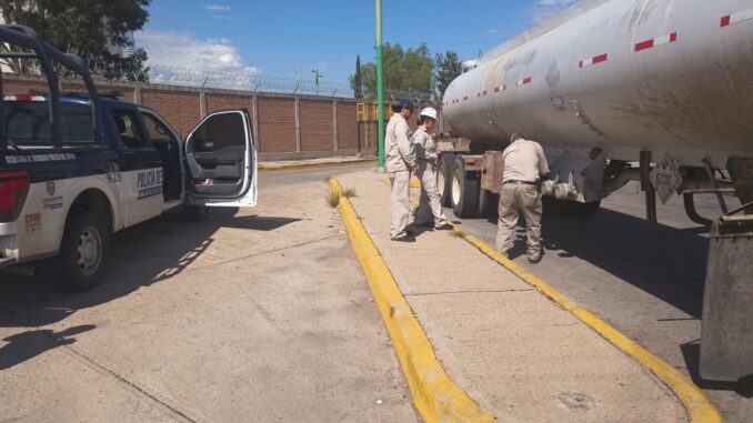 Aseguran tráiler con 27,900 litros de huachicol