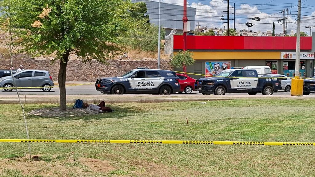 Hombre fallece por infarto en parque de El Saucito