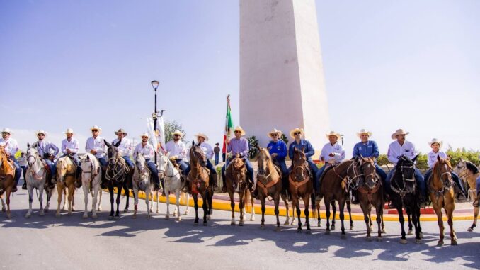 Recibe alcalde Marco Bonilla a jinetes que participan en la Cabalgata Villista 2026