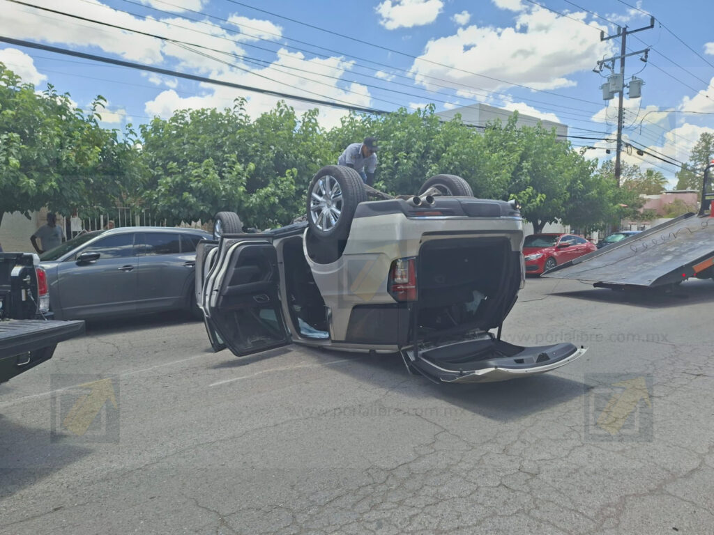 Vuelca en San Felipe y queda lesionado; tres vehículos involucrados