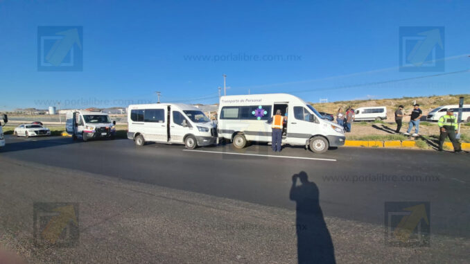 Choque entre camionetas de transporte de personal deja 12 lesionados en la carretera Chihuahua–Juárez