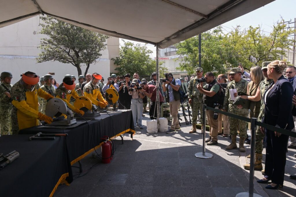 Maru Campos participa en conmemorativo por el Día Internacional de la Destrucción de Armas de Fuego en Juárez