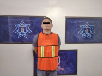 Tras persecución detienen a dos con arma de fuego