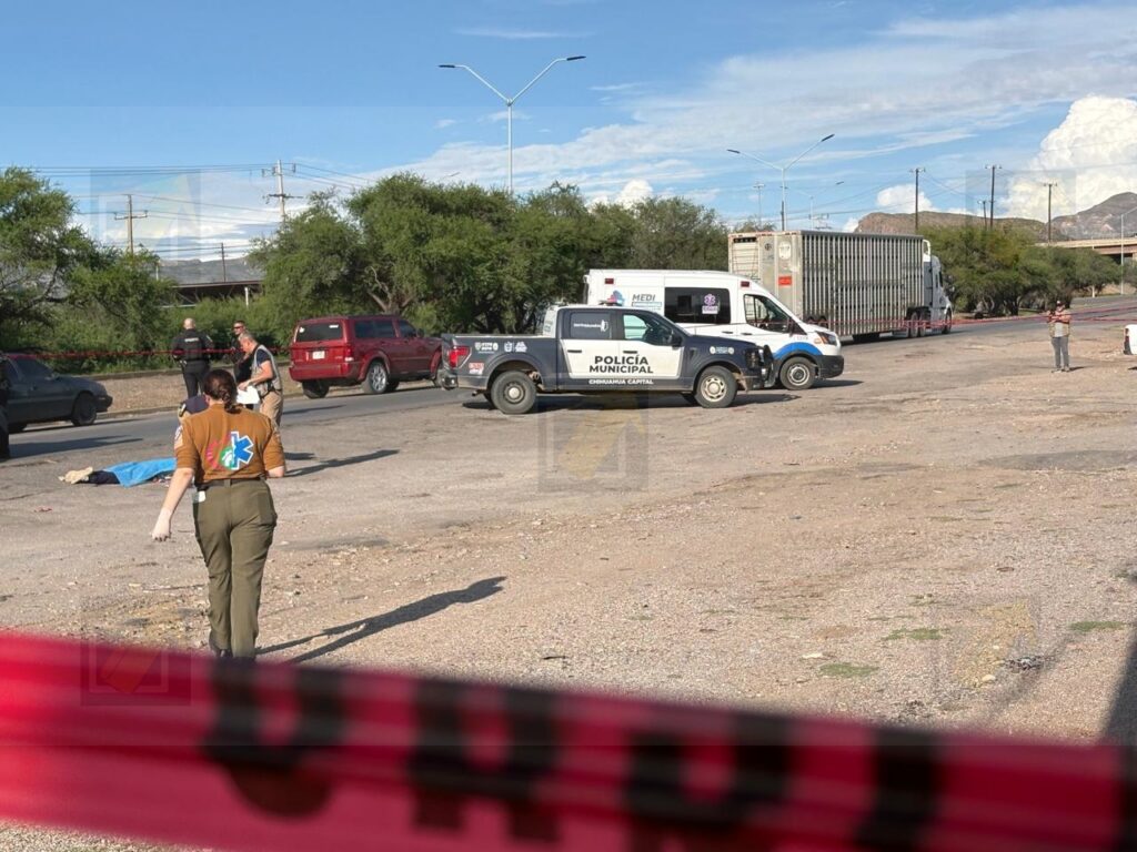 Asesinan a balazos a hombre que caminaba con su hijo en el boulevard Fuentes Mares