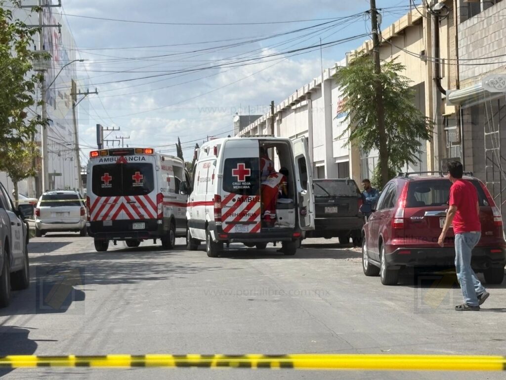 Joven sufre descarga eléctrica y cae de un andamio en la colonia Granjas