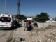 Rescatan policías municipales a mujer atrapada en zanja de 3 metros