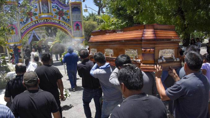 Despiden a Valentín Lavín Romero, alcalde de Temoac, en medio de un gran dispositivo de seguridad