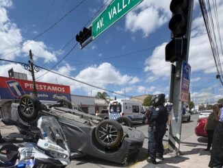 Volcadura tras fuerte choque deja seis lesionados en avenida Vallarta