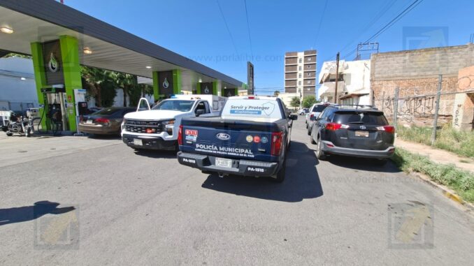 Localizan sin vida a hombre frente a gasolinera en El Bajo