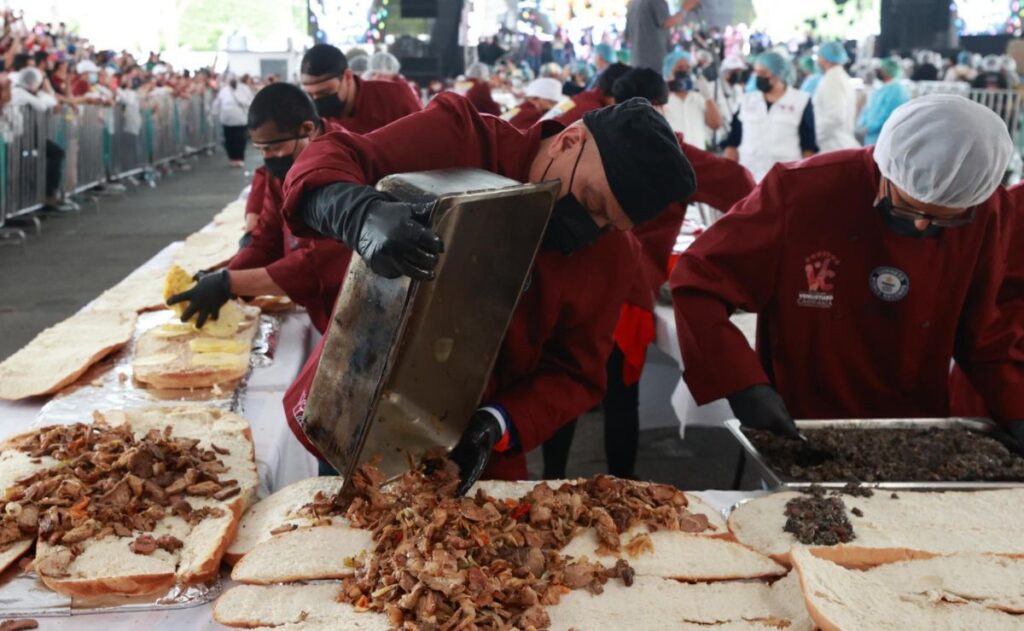 México impone nuevo récord Guinness a la torta más grande del mundo