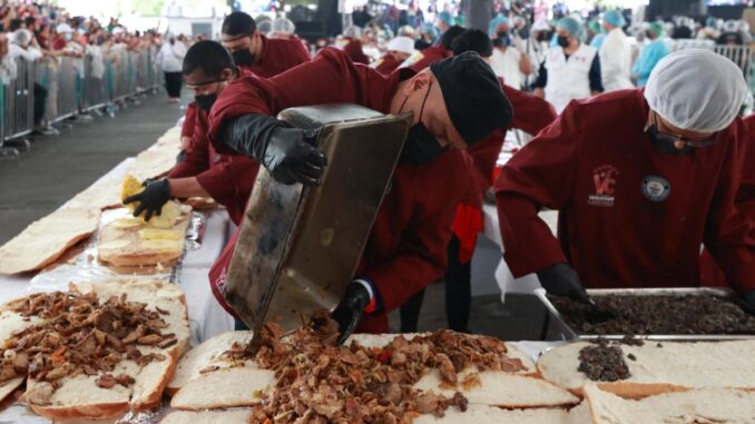 México impone nuevo récord Guinness a la torta más grande del mundo