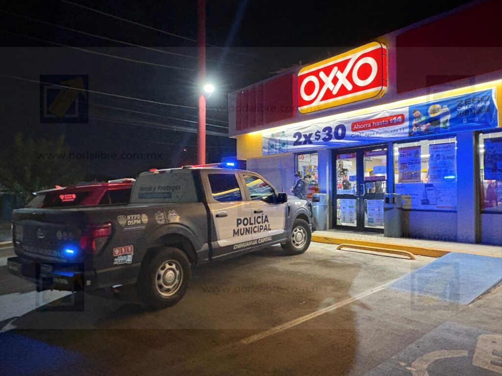 Entra por una cerveza y termina asaltando un Oxxo a punta de pistola
