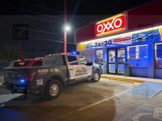 Entra por una cerveza y termina asaltando un Oxxo a punta de pistola