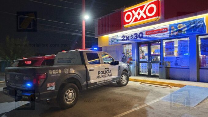 Entra por una cerveza y termina asaltando un Oxxo a punta de pistola