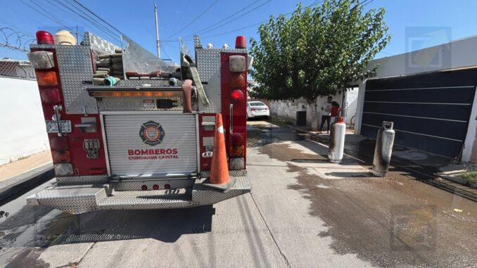 Explosión e incendio en vivienda movilizan a cuerpos de emergencia en Quintas Carolinas