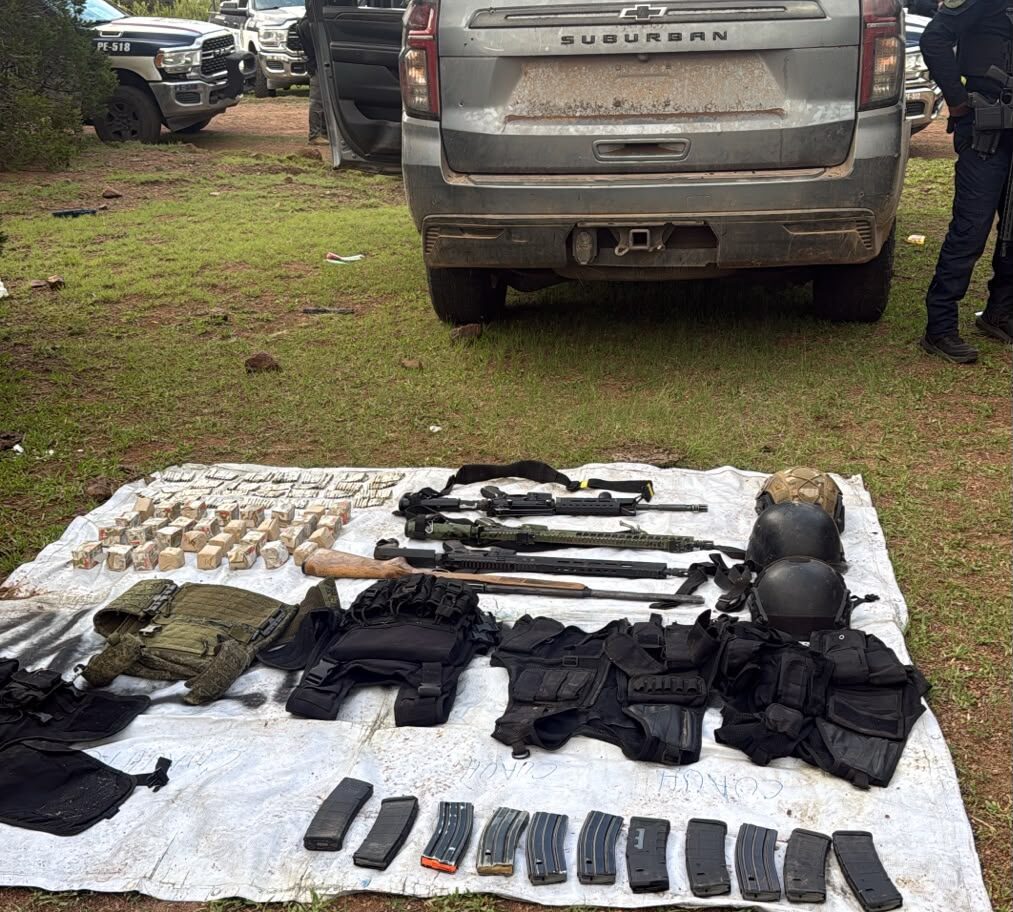 En enfrentamiento en Guerrero policías estatales abaten a sicario y aseguran vehículos, armas y equipo táctico