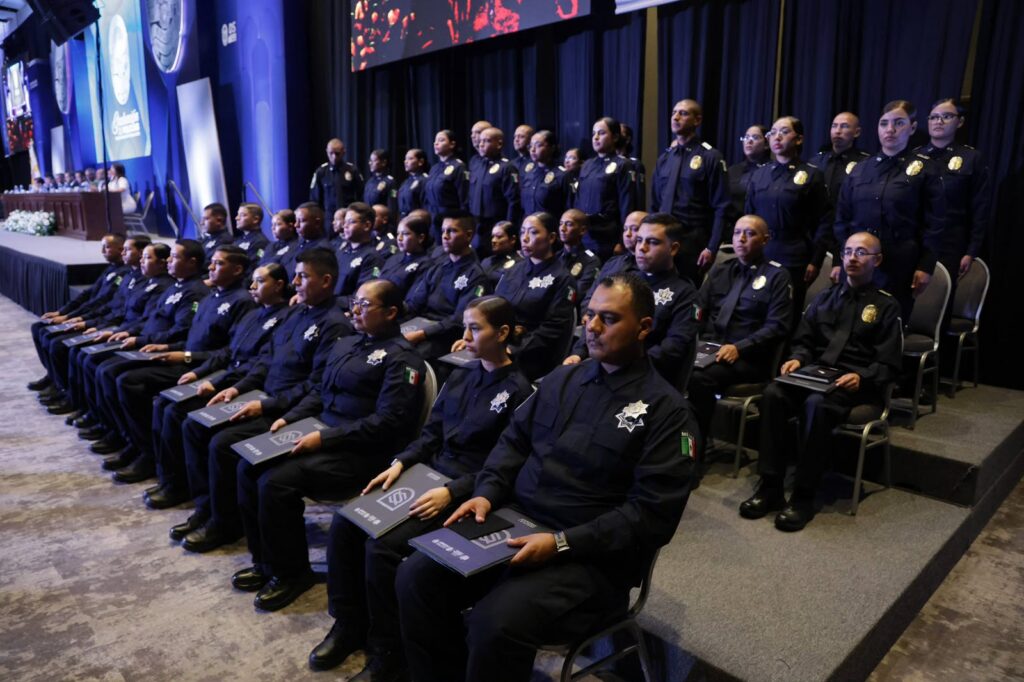Marco Bonilla fortalece la seguridad; se gradúan 97 nuevos policías en el ISSCUU