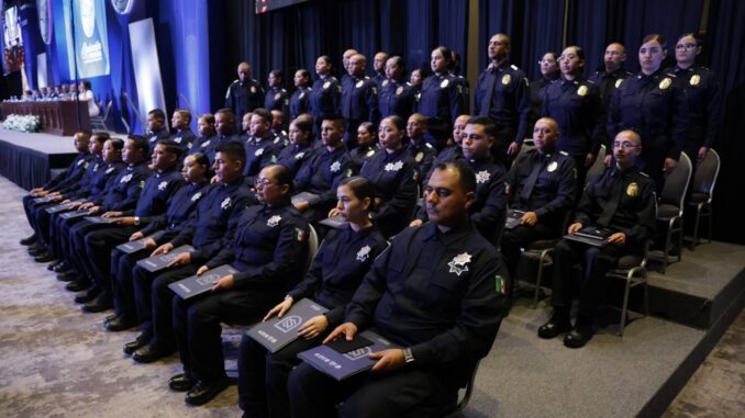 Marco Bonilla fortalece la seguridad; se gradúan 97 nuevos policías en el ISSCUU