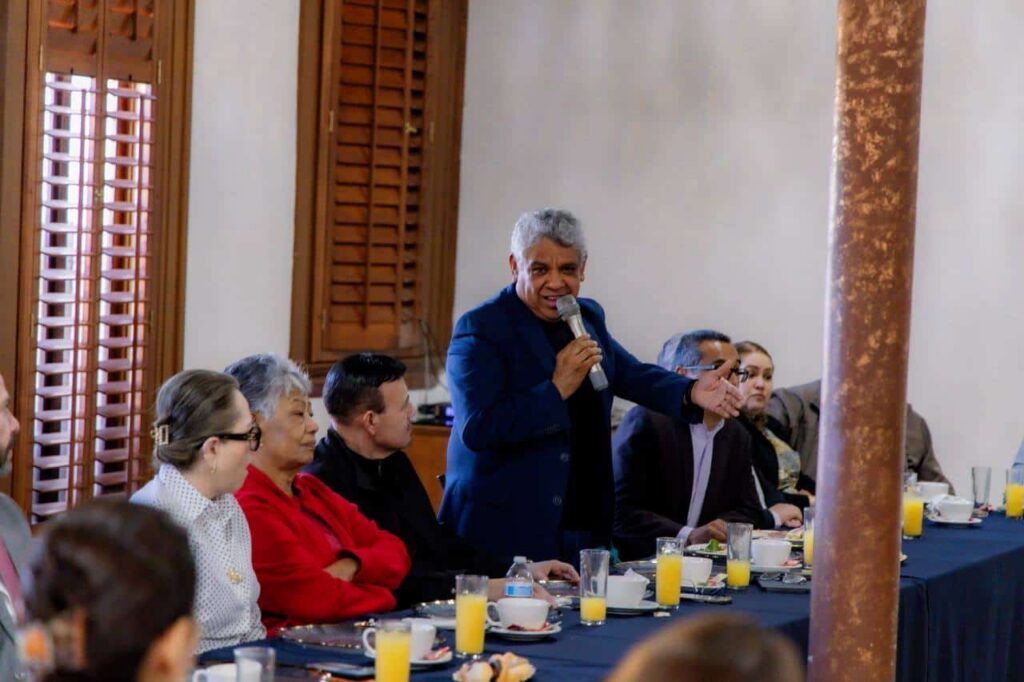 Reafirma Marco Bonilla compromiso con la vida y la familia ante líderes evangélicos