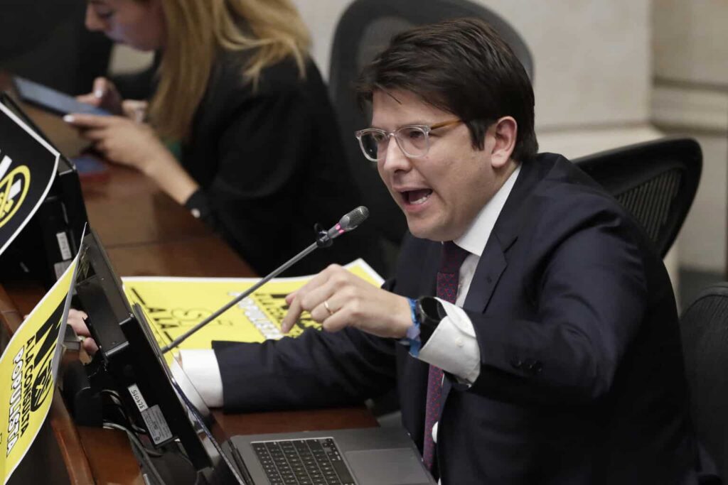 Condenan a 22 años de cárcel a intermediario en crimen del senador colombiano Miguel Uribe