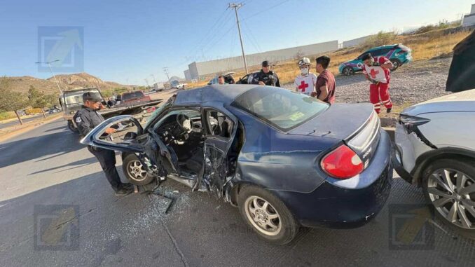 Fuerte choque en Vialidad Sacramento deja tres lesionados 