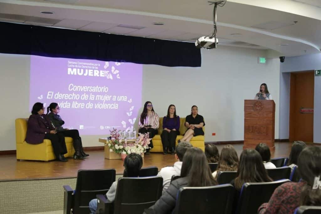 Participa CEJUM en conversatorio contra violencia en el campus Cuauhtémoc de la UACJ