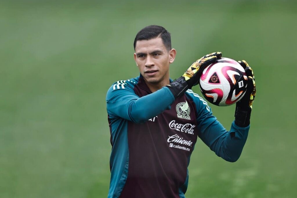Luis Ángel Malagón, portero del América, se lesiona